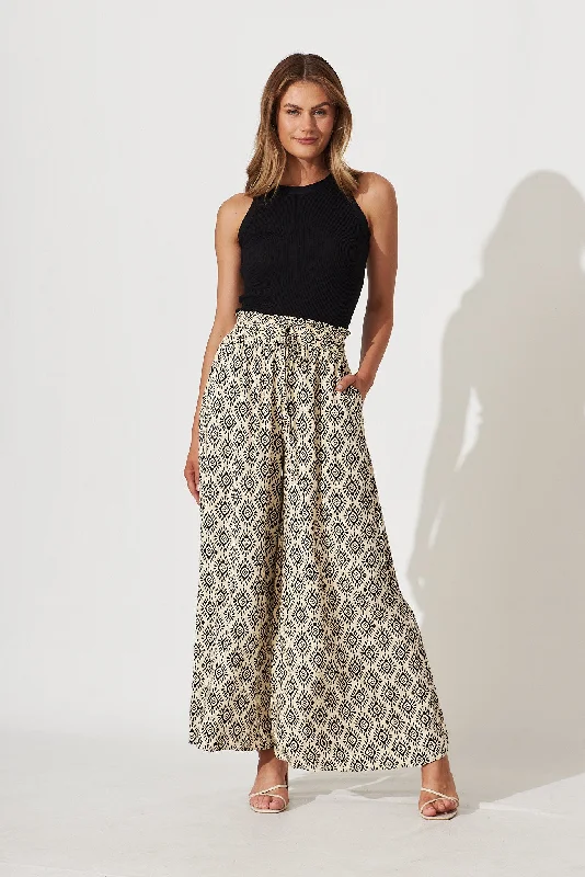 Clearance Sale Goldie Wide Leg Pant In Cream With Black Print