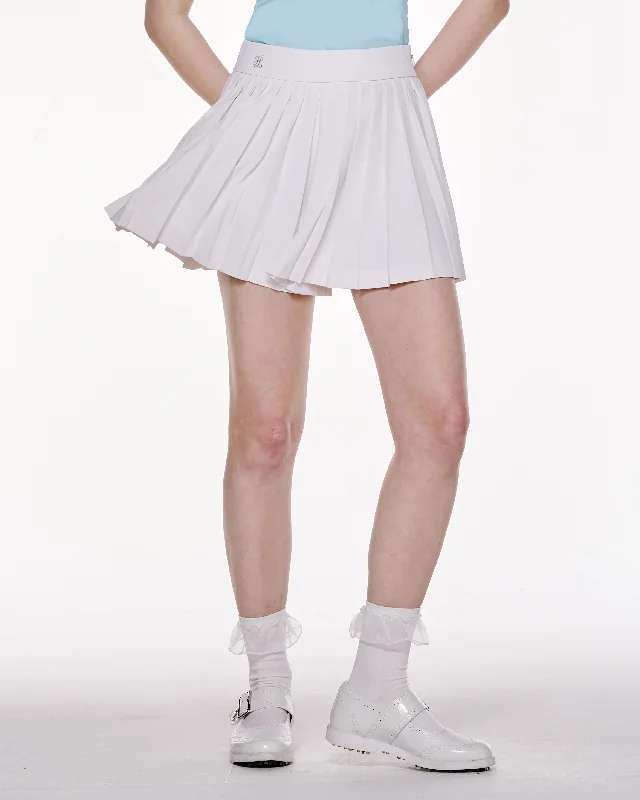 Shop the Weekend Away Signature Pleated Style Short Pants - White