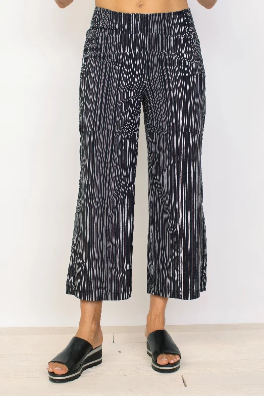Deep Savings Habitat, 17564 City Stripe Capri, Black