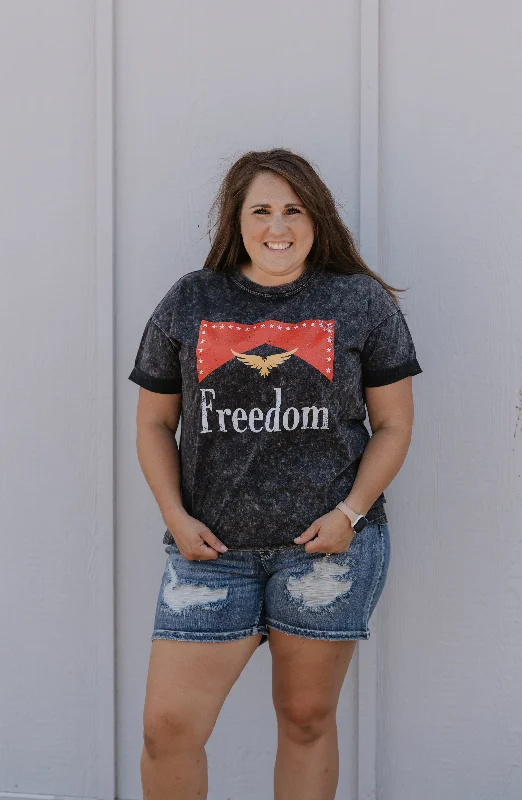 Online Exclusive FREEDOM OVERSIZED CARTON GRAPHIC TEE