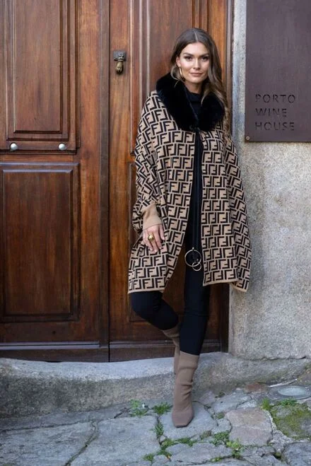Steal Deal Frank Lyman #233845U camel/black poncho