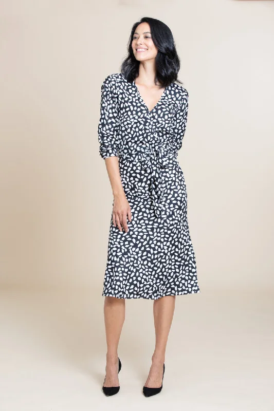 Weekend Bargains to Enjoy The Alexa Wrap - Black and White Print