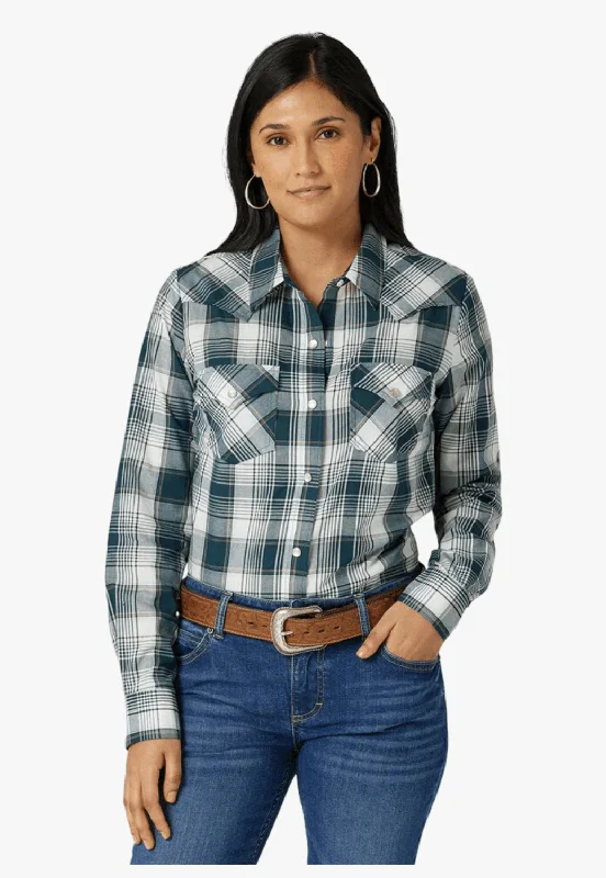 Seasonal Clearance Wrangler Womens Western Snap Long Sleeve Shirt